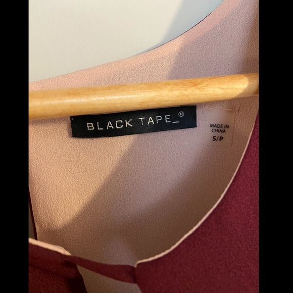 Burgundy chiffon top - Picture 4 of 4